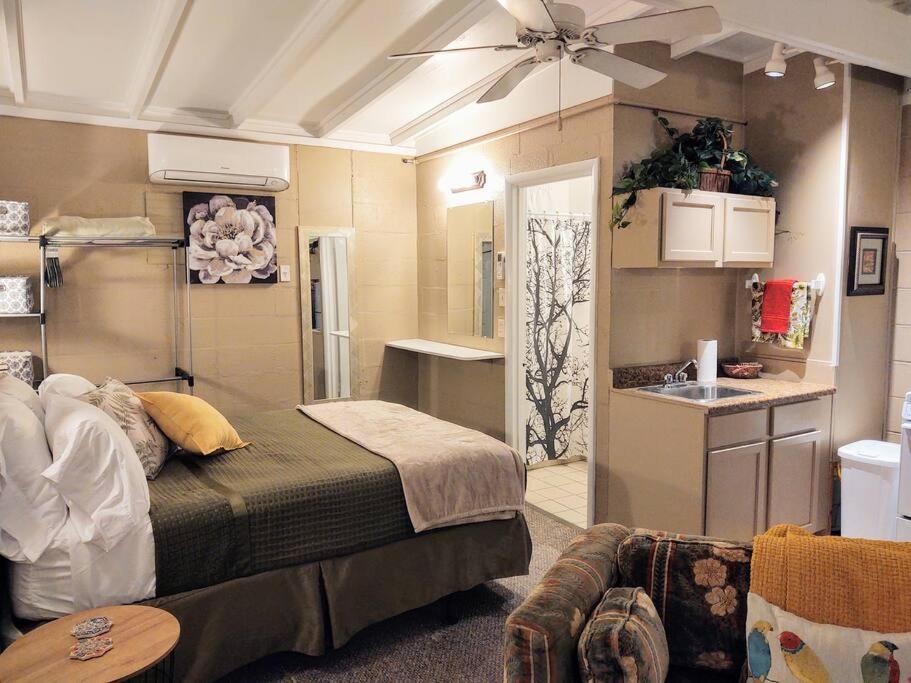 #02 - Unique Lakeside Studio Cottage- Pet Friendly Гот-Спрінґс Екстер'єр фото