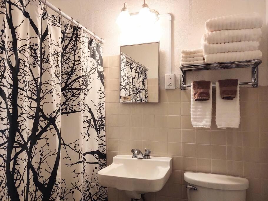 #02 - Unique Lakeside Studio Cottage- Pet Friendly Гот-Спрінґс Екстер'єр фото